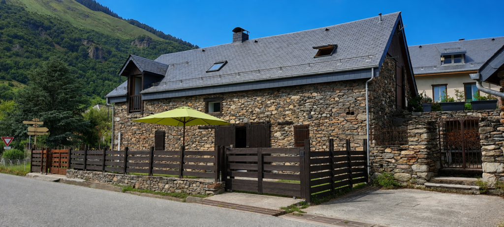 Grange rénovée en pierre à Saint-Paul-d’Oueil dans les Pyrénées